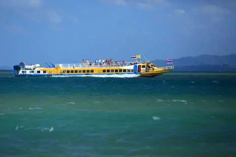 Ferry from Koh Phi Phi and Phuket coming to Koh Lanta